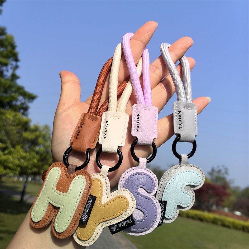 Monogram Keychain Leather - Chaveiro com iniciais de couro da