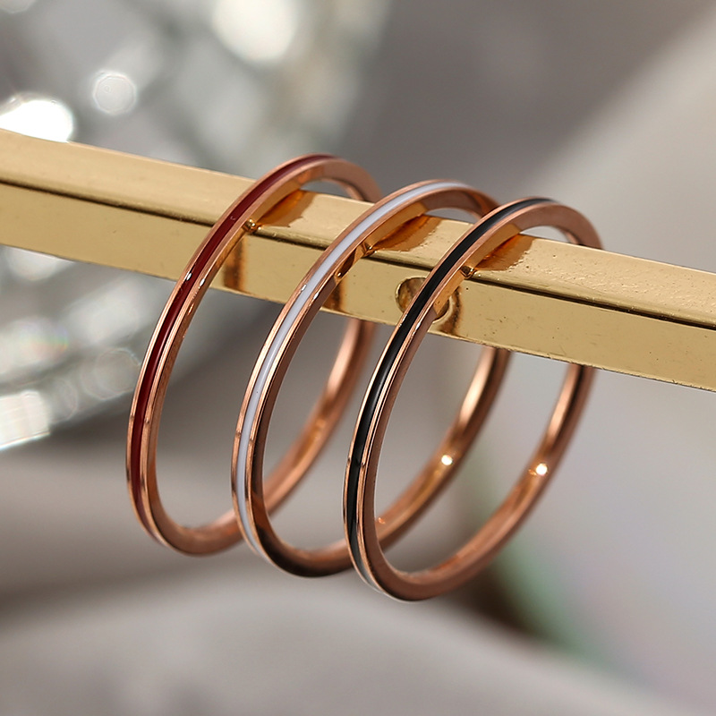 Anel fino de titânio, cor ouro - Initial Ring Custom avaliação e preço