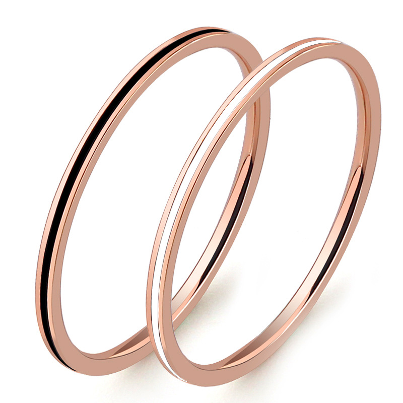 Anel fino de titânio, cor ouro - Initial Ring Custom avaliação e preço