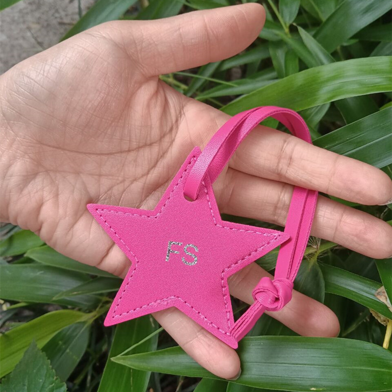 1 peça iniciais grátis estrela - Monogram Keychain Leather avaliação e preço